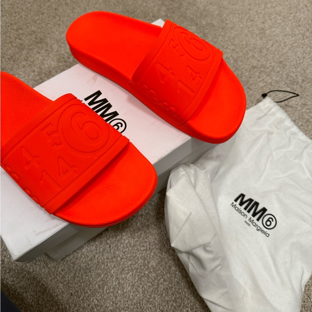 MM6 Maison Margiela
Slip-on Slides